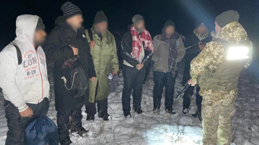 Belarusian border guards “dump” group of illegal migrants in Ukraine