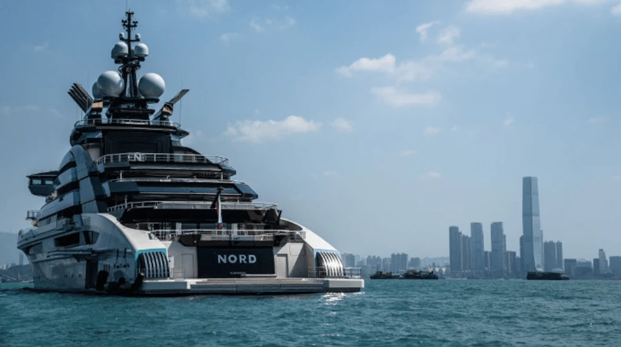 Суперяхта олигарха Мордашова покинула Гонконг