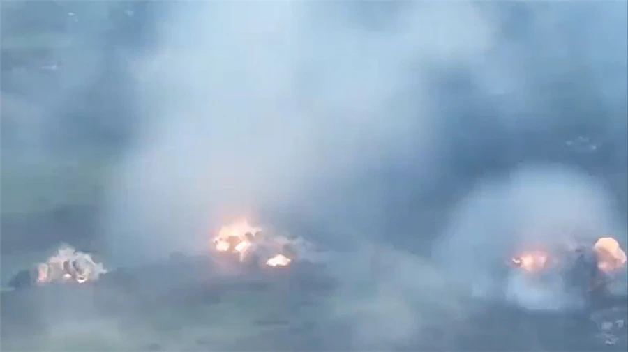 Подоляк: Росія вже застосовує найважчу неядерну зброю проти України