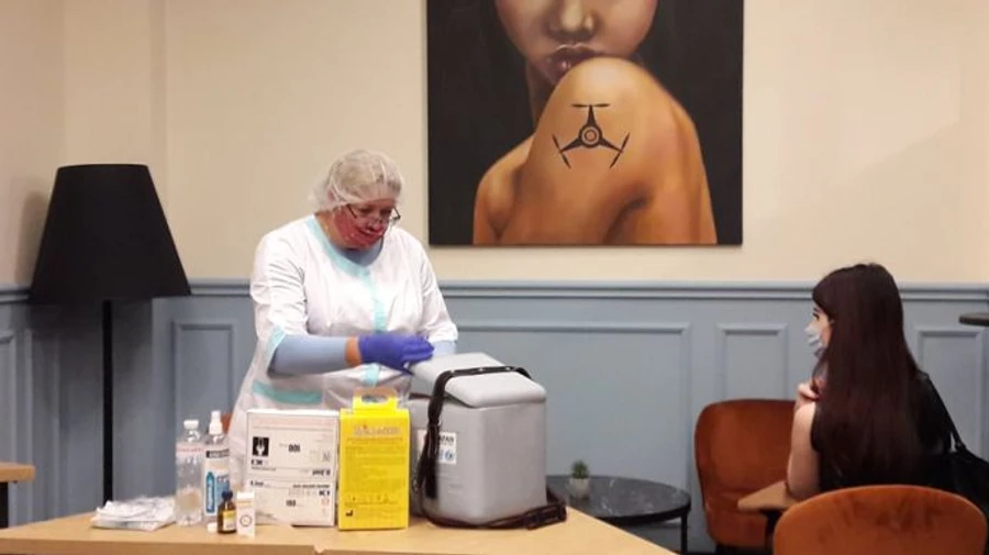 13 миллионов украинцев получили хотя бы первую прививку против коронавируса