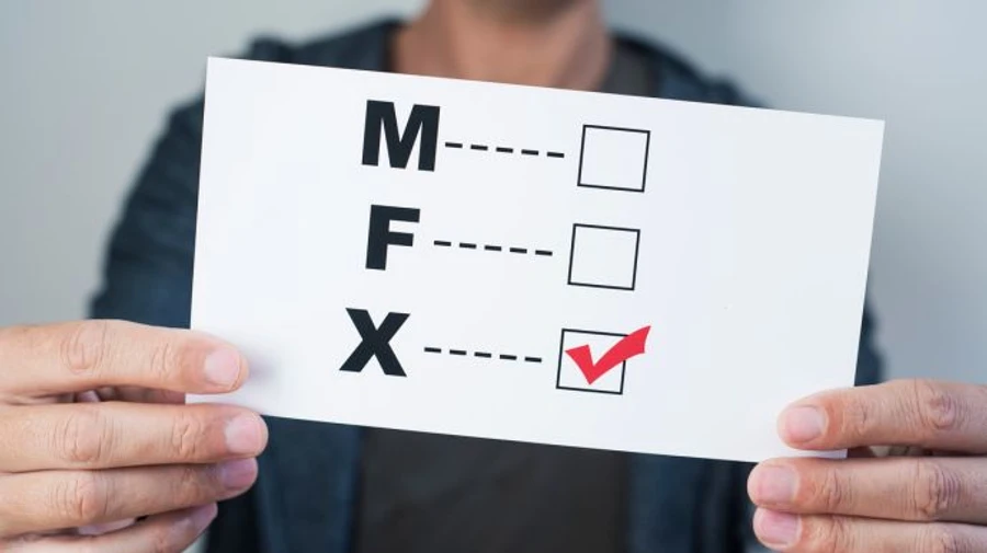 У США видали перший паспорт із позначкою стать Х