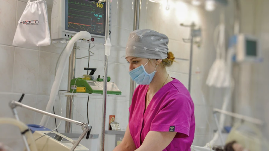 На Франківщині переповнені лікарні: люди лежать у коридорах