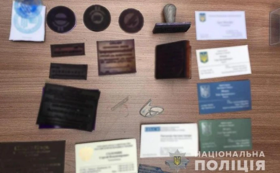 Продавали віртуальні посади у владі: поліція викрила 4 шахраїв