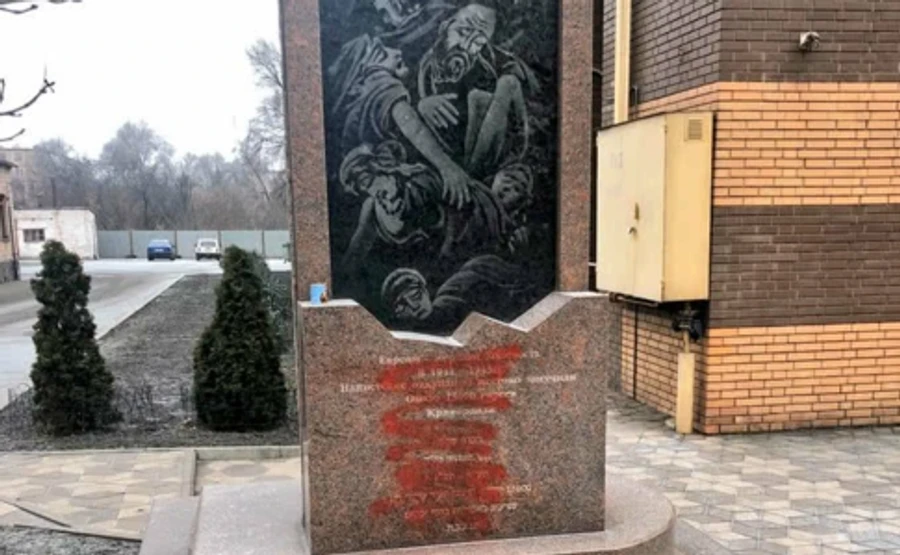 Поліція затримала чоловіка, який у Кривому Розі осквернив пам'ятник жертвам Голокосту
