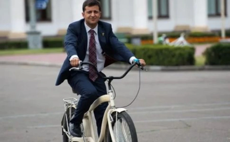 Власть – народу: Зеленский хочет, чтобы и народ мог подавать законы