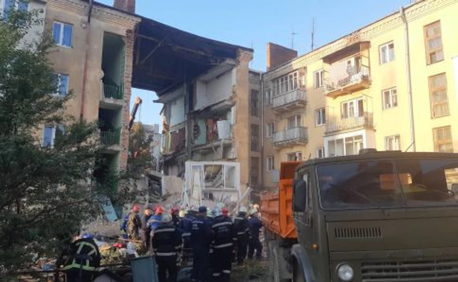 У Дрогобичі обвалився під'їзд дому – щонайменше двоє загиблих