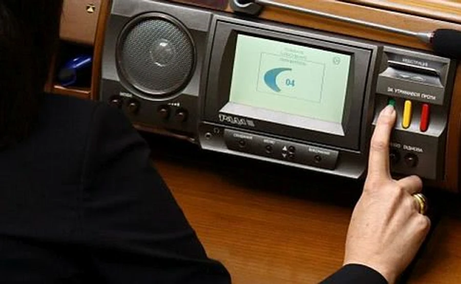 Рада прийняла безвізовий закон про спецконфіксацію без скандальних правок 