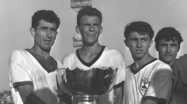 Бойкот арабов и зарезанные куры в Тегеране: как израильский футбол сбежал из Азии и осел в Европе