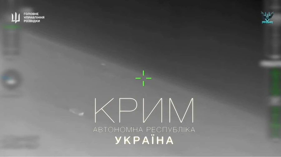 New video shows Russian BK-16 landing craft and Pantsir-S1 system being struck in Crimea by Ukrainian forces