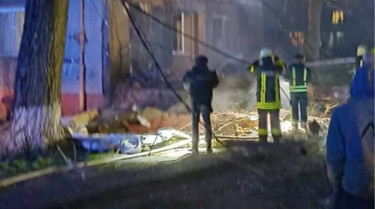 Ворог атакував Одесу: виникли пожежі, є потерпілі