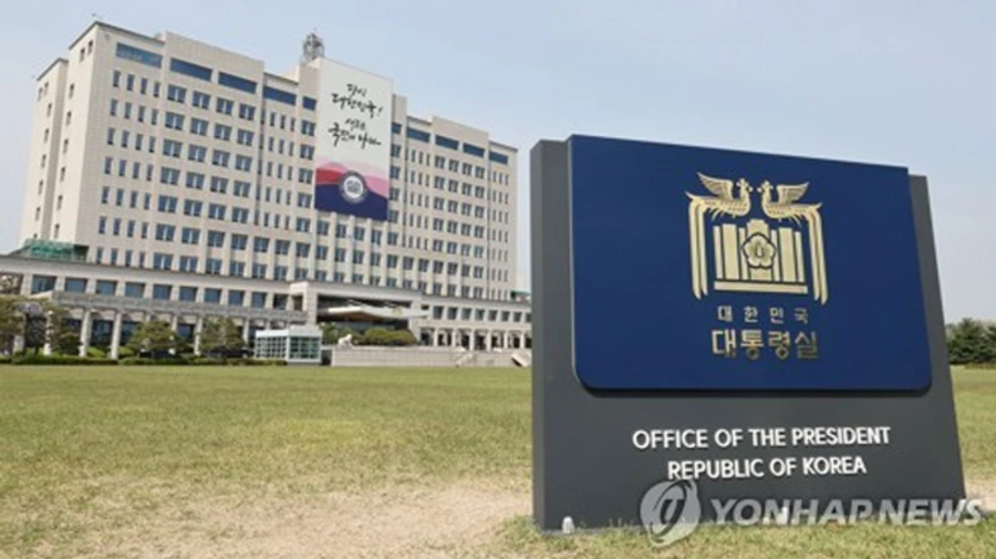 Куля зі сміттям з КНДР впала на президентський офісний комплекс у Південній Кореї