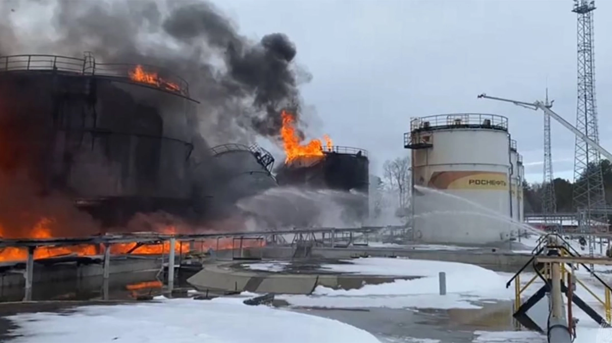 Oil depot catches fire in Klintsy, Russia; authorities report drone ...