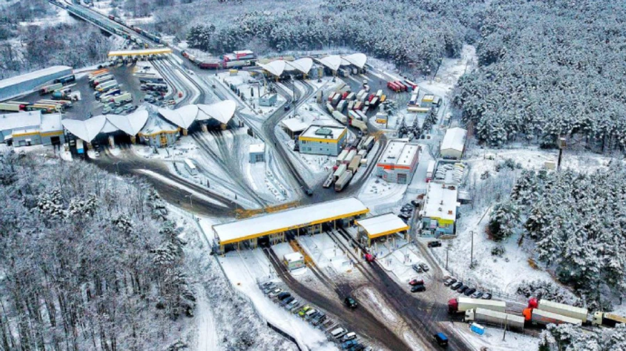 Poles block lorry traffic through Dorohusk-Yahodyn checkpoint again