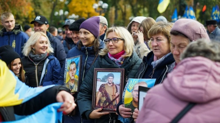 Главные новости четверга и ночи: марш в Киеве, на грани красной зоны