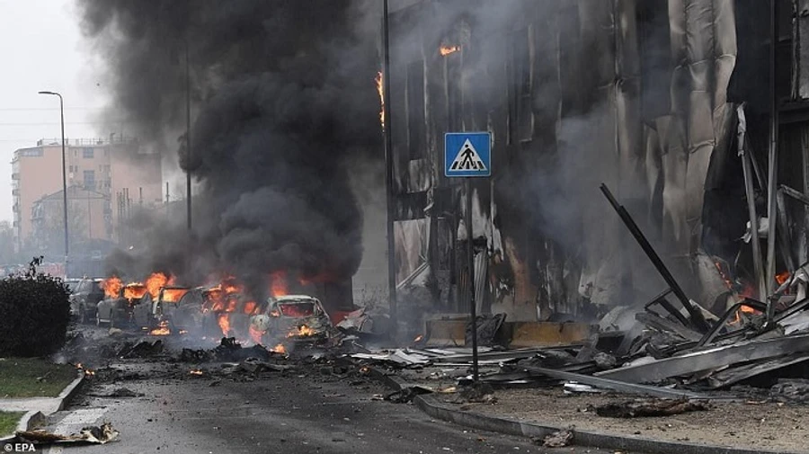 У Мілані літак врізався в будівлю, 8 загиблих