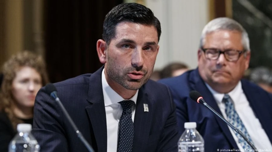 Очередной министр уходит в отставку после штурма Капитолия