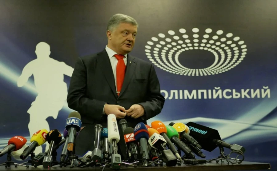 І кров’ю, і сечею. Як Зеленський і Порошенко в обхід Супрун аналізи здавали