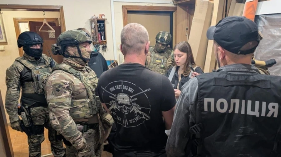 Перекриття каналів переправлення чоловіків за кордон: поліція проводить понад 150 обшуків