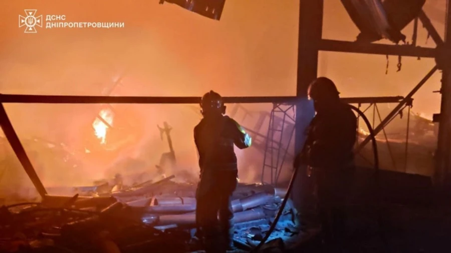 Росіяни поцілили по транспортному підприємству на Дніпропетровщині та поранили жінку