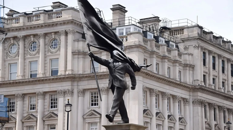 У центрі Лондона встановили скульптуру з підписом Бенксі. Художник поки не підтвердив авторства