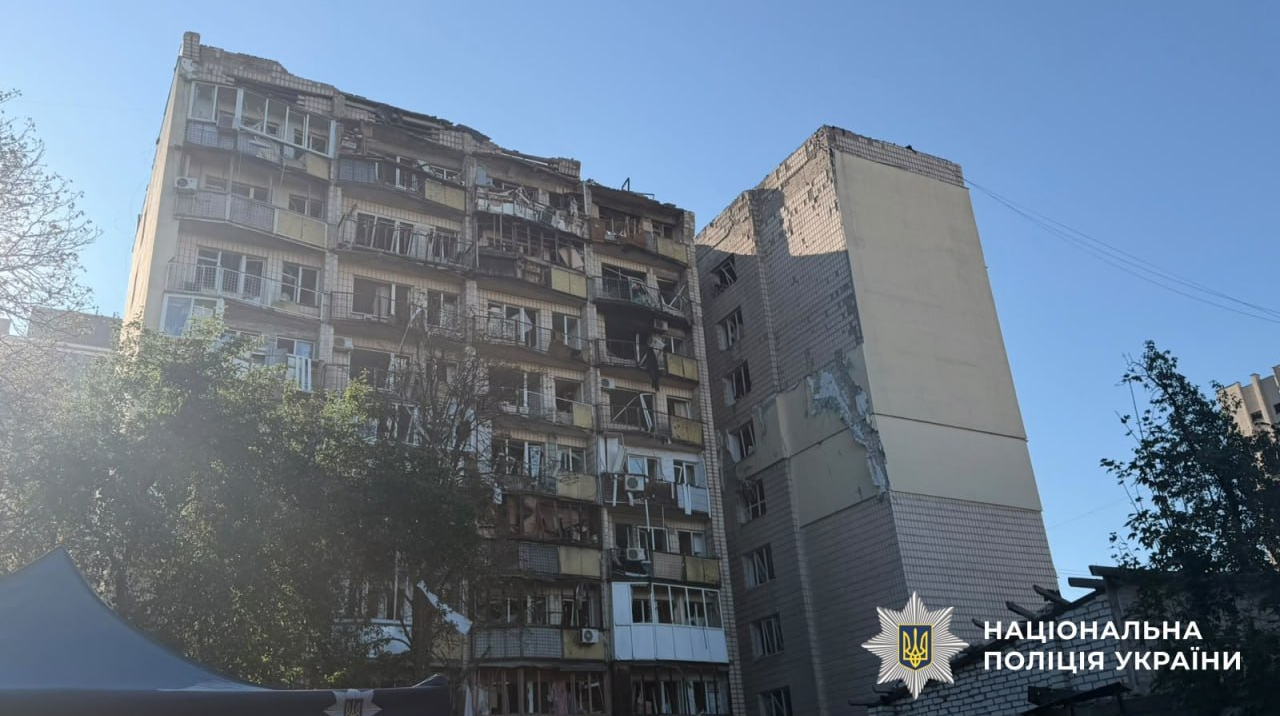 З-під завалів у Києві дістали тіло жінки: кількість жертв зросла до 13