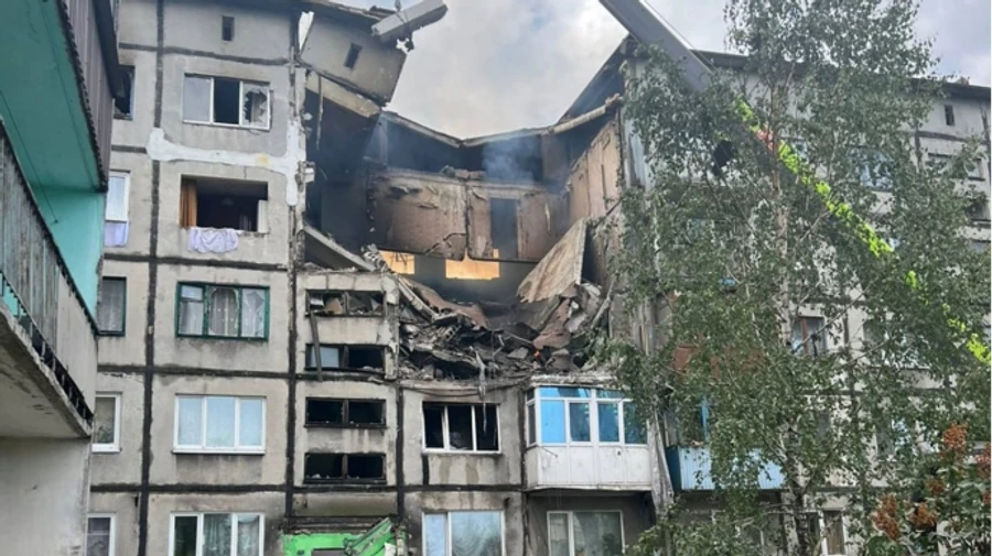 Russian drone hits apartment block in Donetsk Oblast: two injured, more might be under rubble – photos
