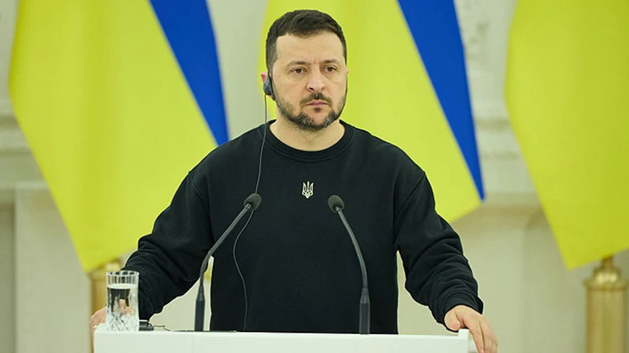 Zelenskyy: Russia is short of weapons, so no pause should be provided