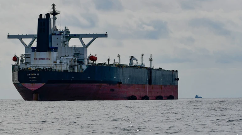 Теневой флот РФ. Кто и как помогает россиянам продавать нефть и нефтепродукты?