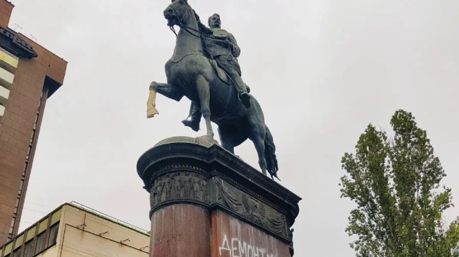 Мінкульт робить рух до демонтації Щорса і Пушкіна у Києві