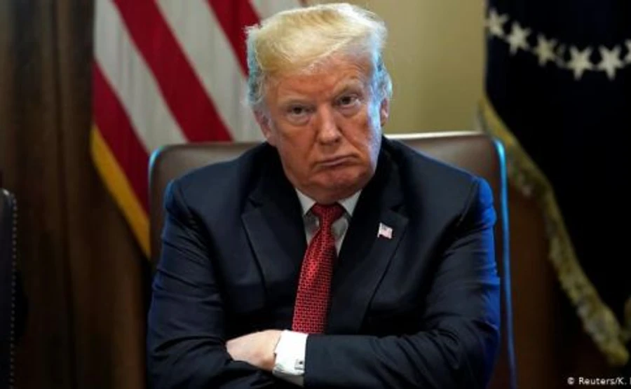 Трамп продолжил ограничения в связи с коронавирусом до конца апреля