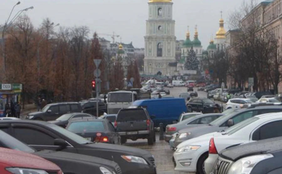 В КМДА не хочуть будувати паркінги, натомість збільшать вартість парковки і штрафи