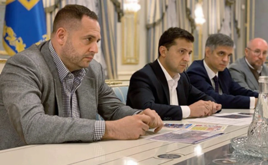 У Зеленського допускають, що літак МАУ збили навмисно