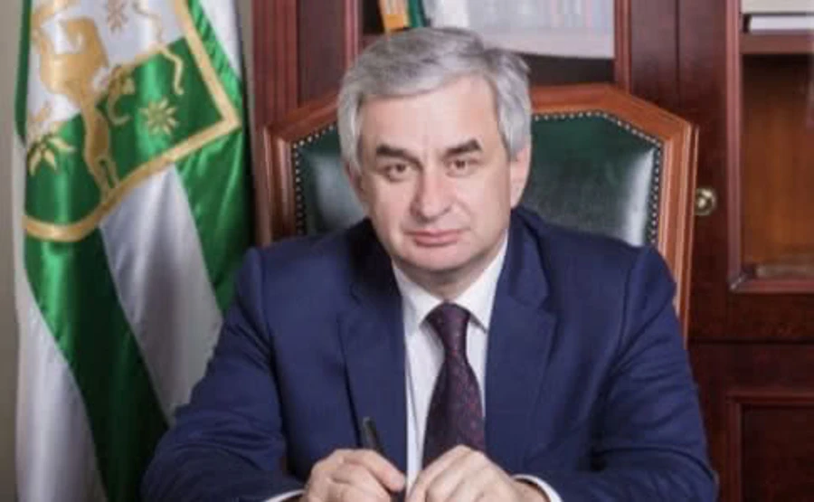 Президент Абхазії пішов у відставку