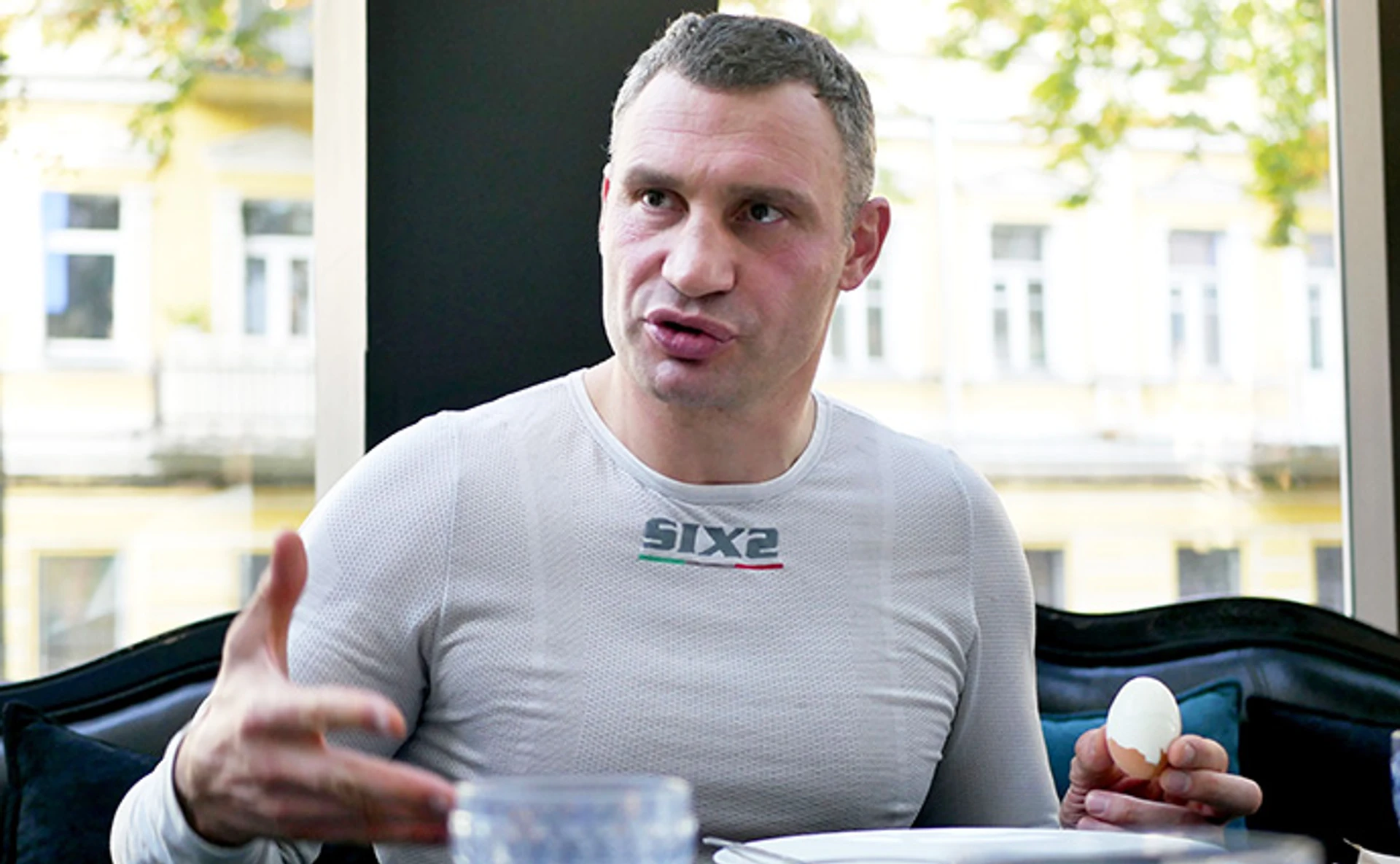 Один день з Віталієм Кличком. Гаряча вода, парковки, міст, боксери-чемпіони та прийом в АП