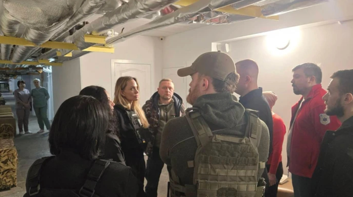 Angelina Jolie in Ucraina: una visita umanitaria tra pericolo e resilienza