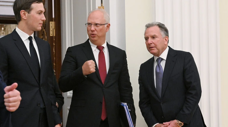 Посланець Путіна висміяв попередження Мерца про нечесну гру щодо України