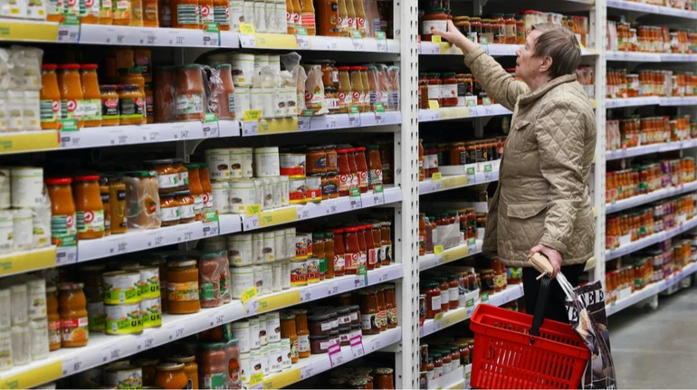 Брак грошей: росіяни вдвічі скоротили витрати на новорічні свята