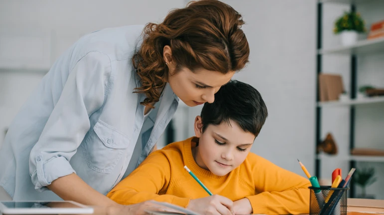 11 способов помочь ребенку, который переходит в новую школу: советы для родителей