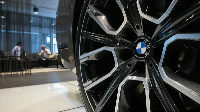 Китай завозить до Росії десятки тисяч автівок в обхід санкцій