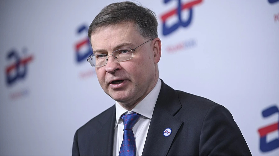 EU commissioner says Ukraine will receive €90bn in EU aid despite Hungary's position