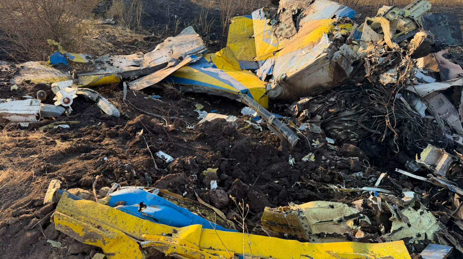 ДБР розслідує падіння винищувача МіГ-29: шукають "чорну скриньку" серед уламків