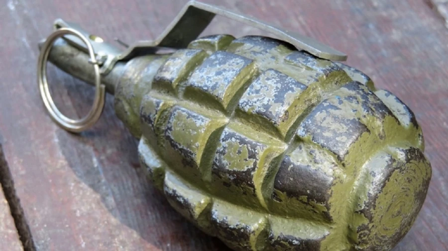 Посреди улицы в городе на Киевщине взорвалась граната, трое раненых