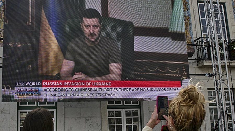 FT считает, что стратегия оптимизма ведет к расколу между ОП, военными и обществом