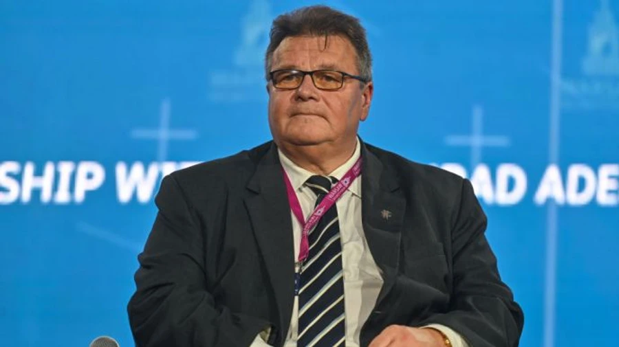 Экс-глава МИД Литвы: Россия не супердержава, а суперпроблема