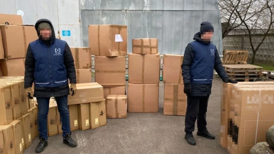 Зарядні станції, генератори, павербанки: на Львівщині зупинили вантажівку через мито