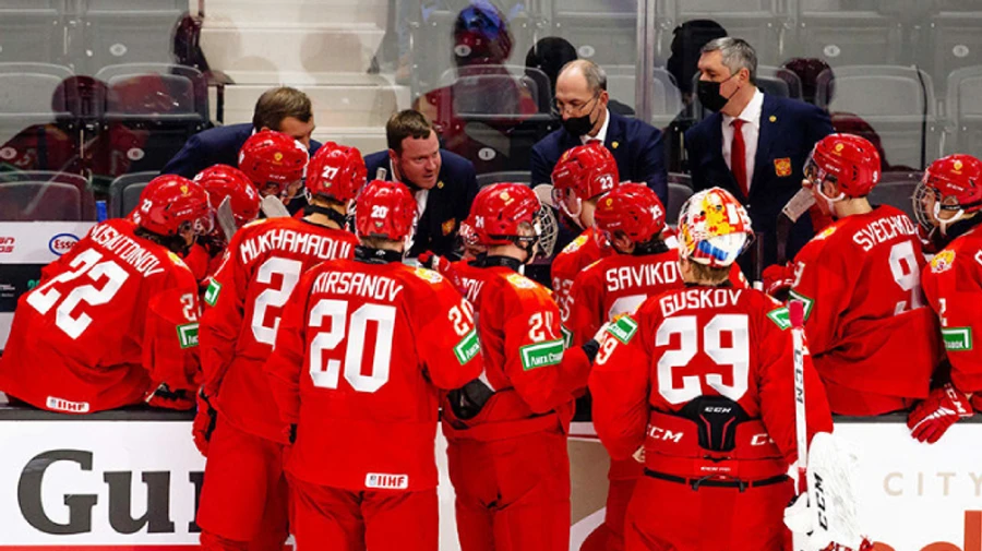 Молодежную сборную России сняли с рейса в Канаде из-за отказа от масок и алкоголя на борту