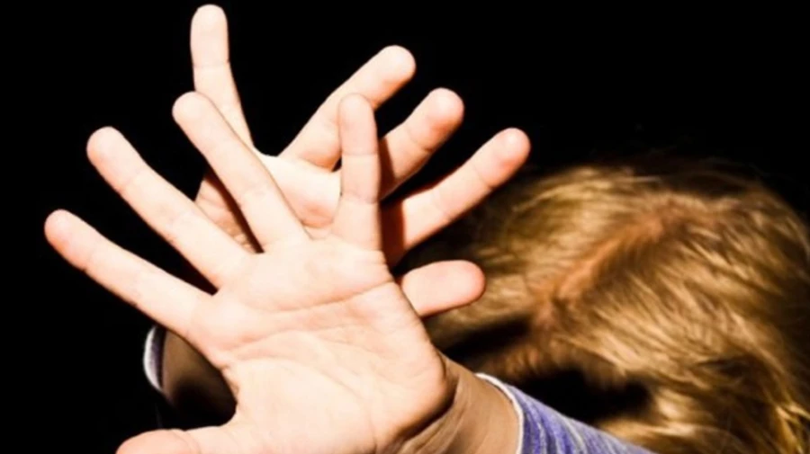 Київського пенсіонера підозрюють у домаганні 8-річної дівчинки