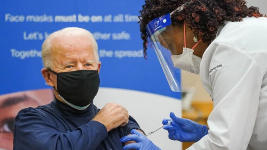 Байден щепиться бустерною дозою вакцини в понеділок