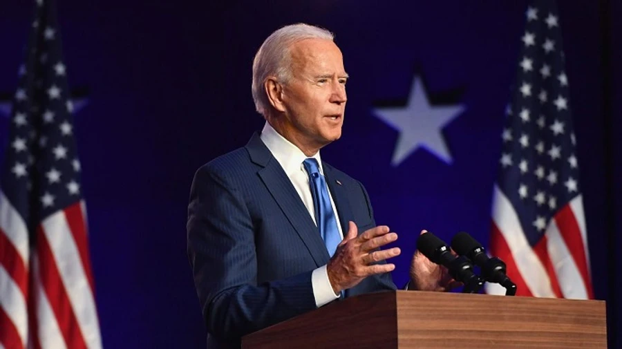 Байден прагне зменшити вуглецеві викиди завдяки електрифікації автобусів