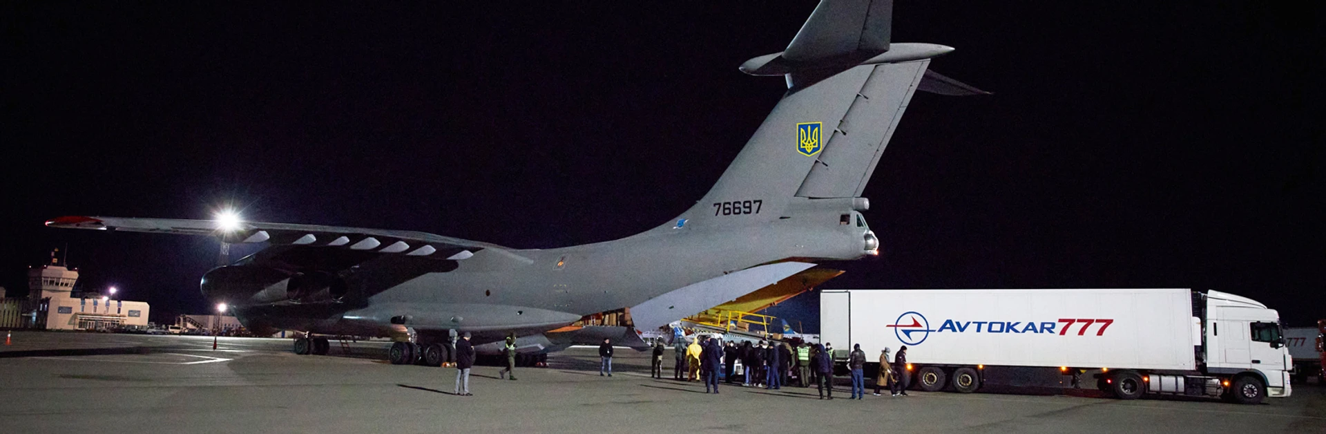 В інтернеті вимагали, щоб я розкривав коробки, фотографував. Депутат розповів, як везли тести з Китаю